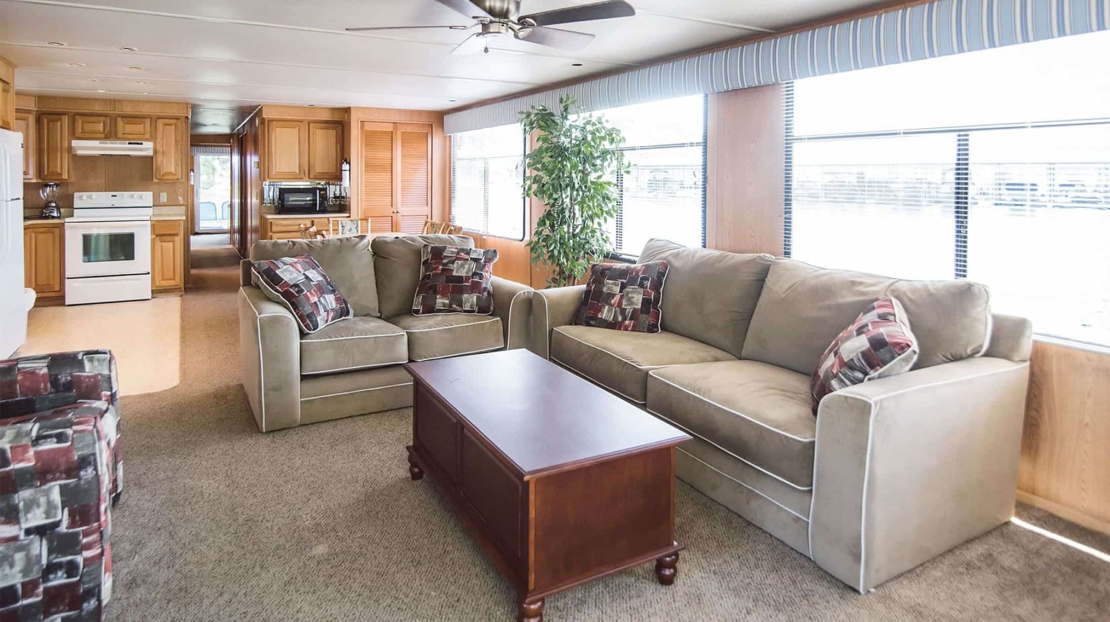 Houseboats Safe Harbor Rentals